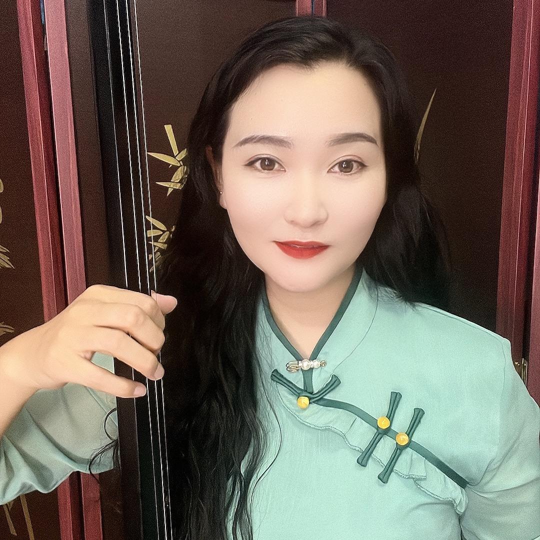坠胡小雨，