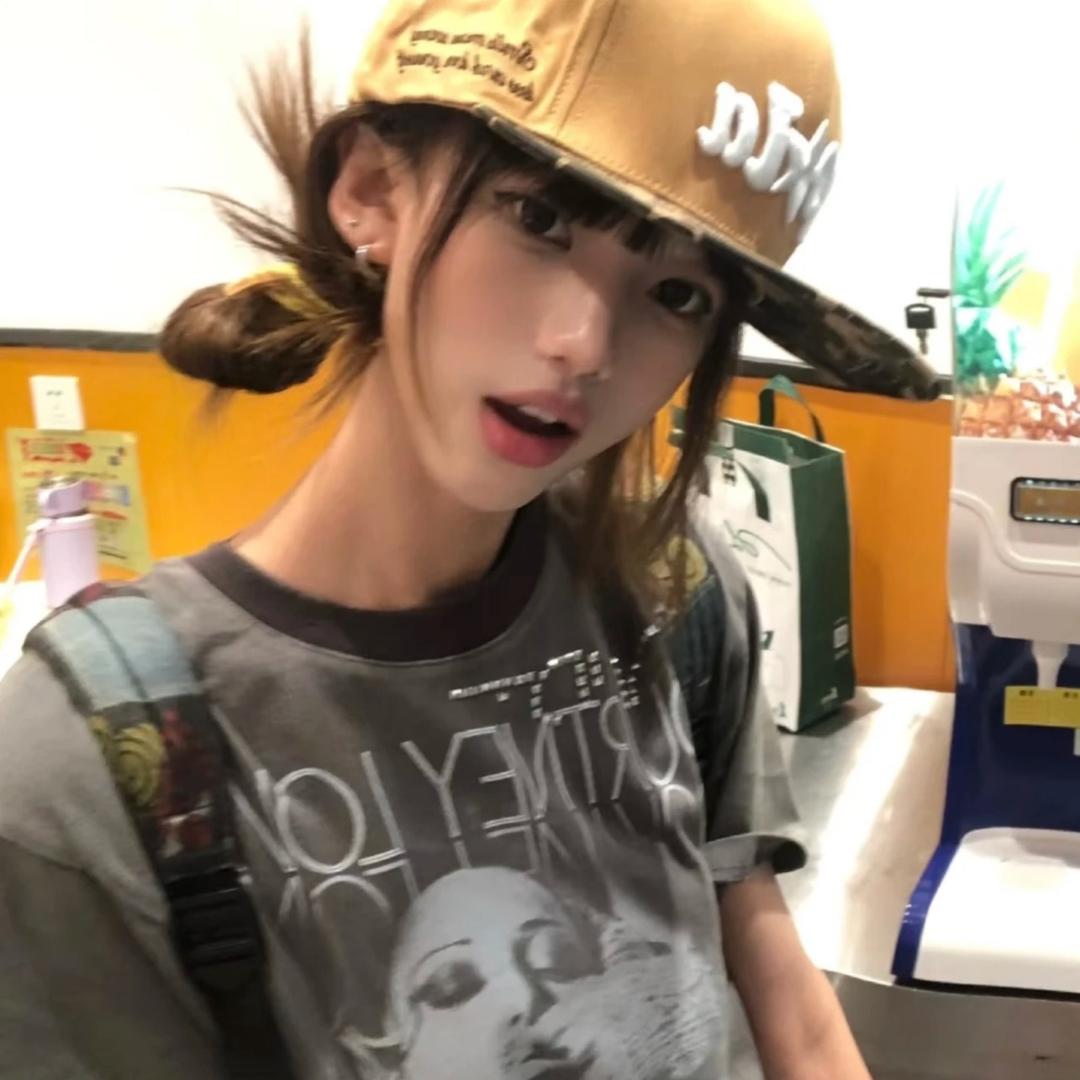 社恐的小美.
