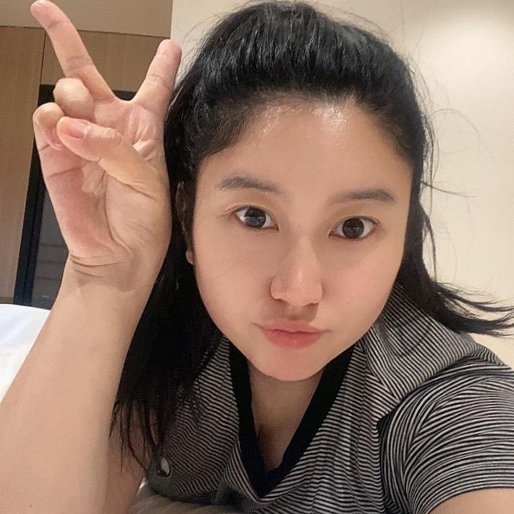 J。