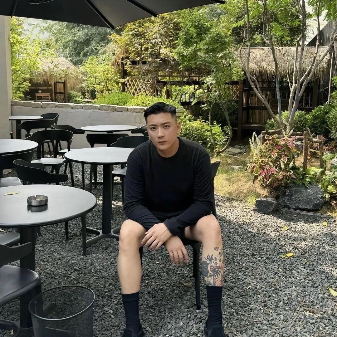 又撸撸脸了！