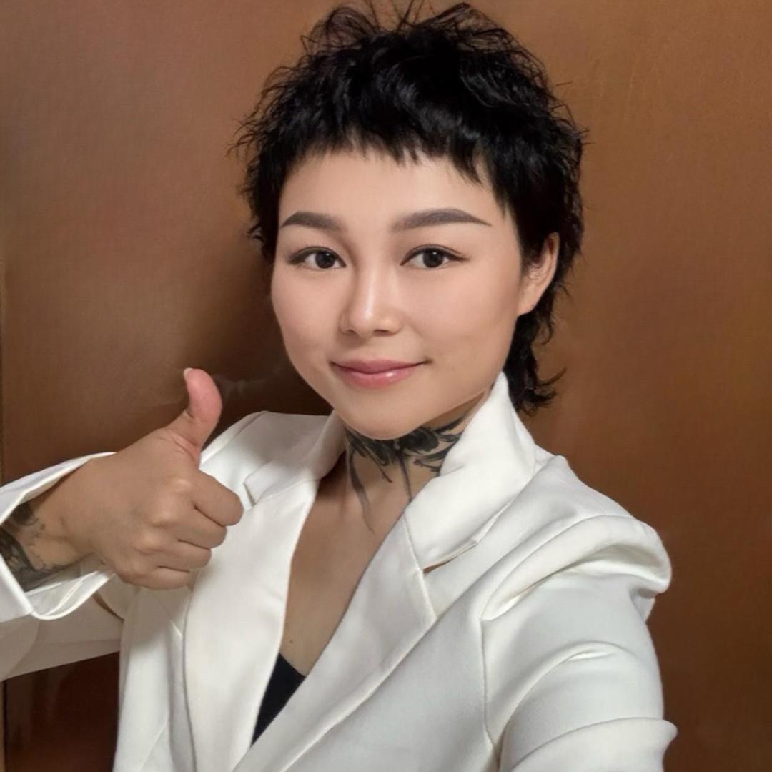 自由疯个人形象设计总监张敬