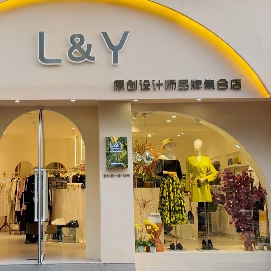 罗燕时尚｜美学搭配雪雪