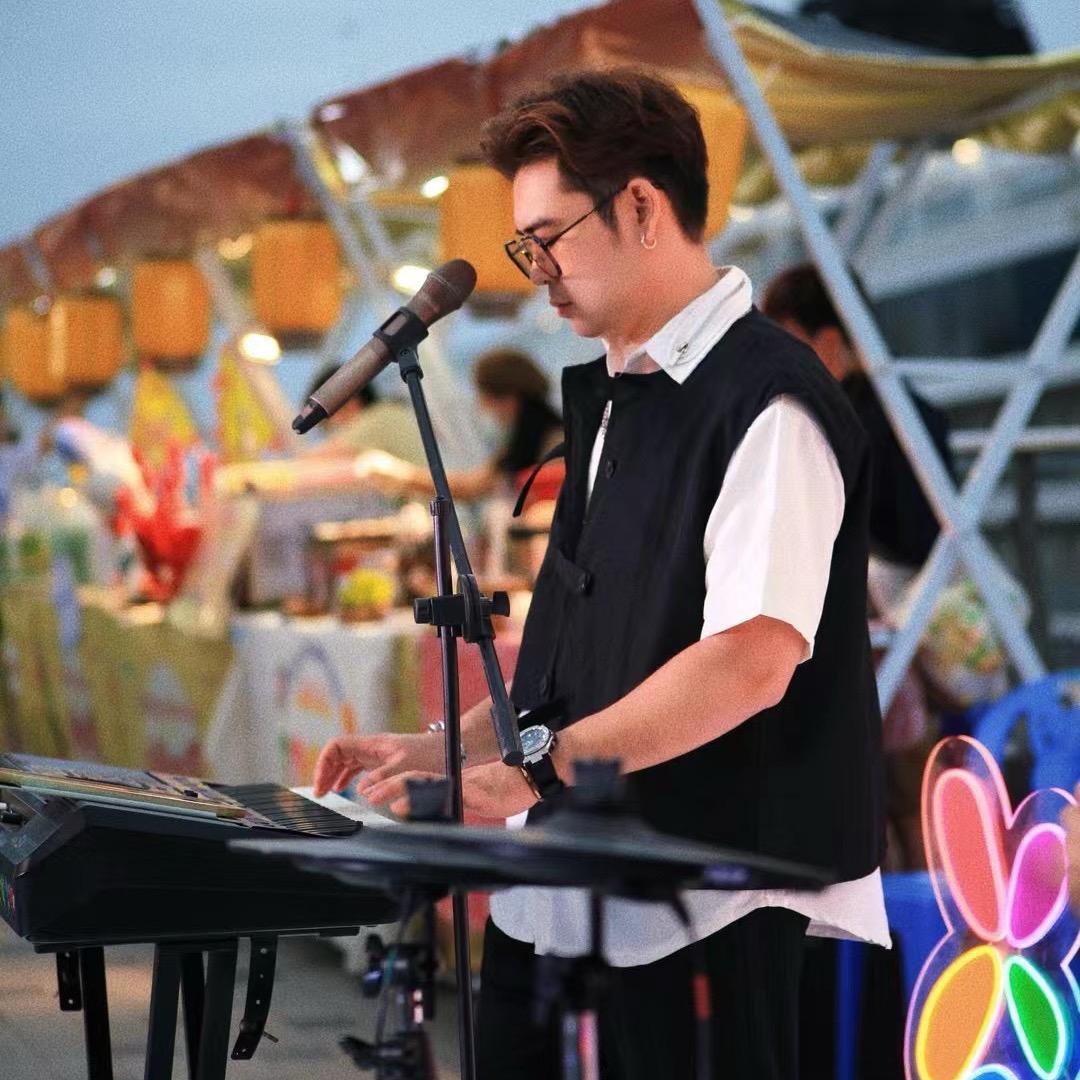 铁房子乐队 🎹 小朱