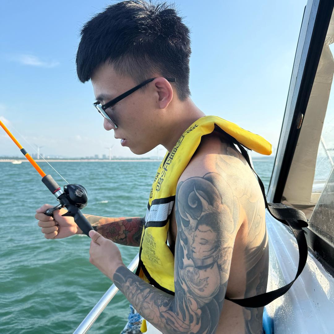 陈龙很累.