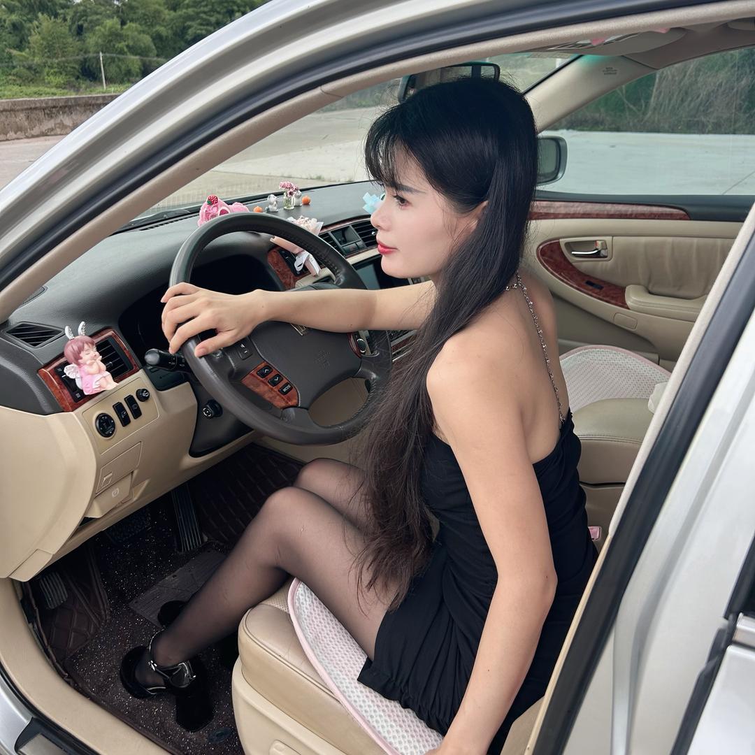 喜欢开V6的小舒づ