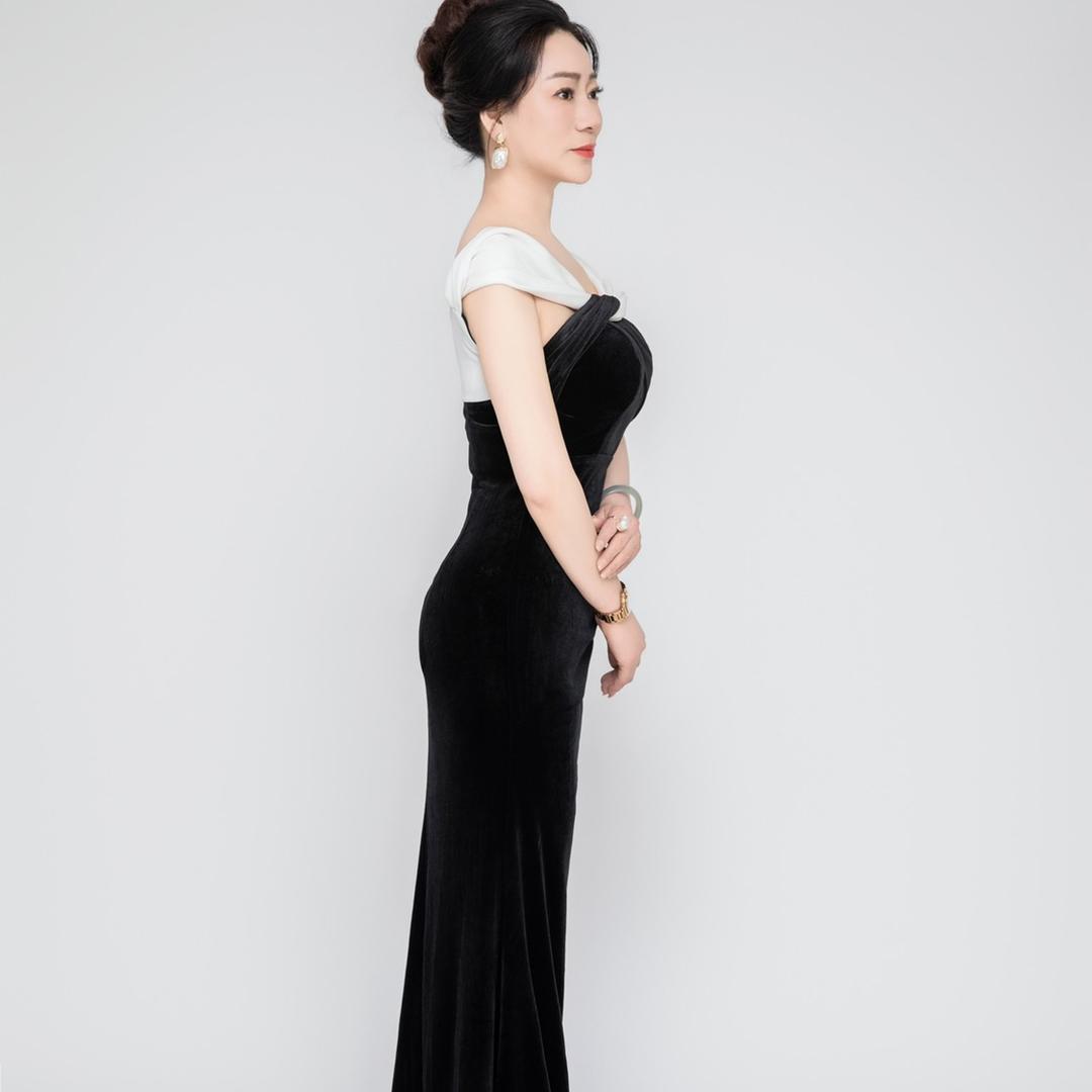 襄安现在做眉毛168梅子老师，改红眉蓝眉