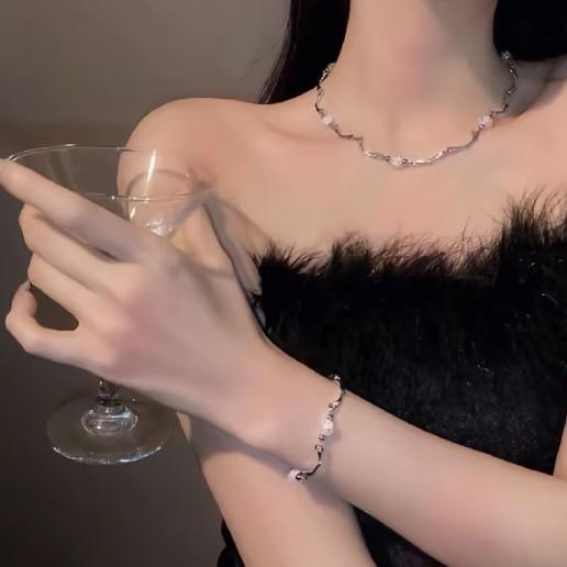 依以