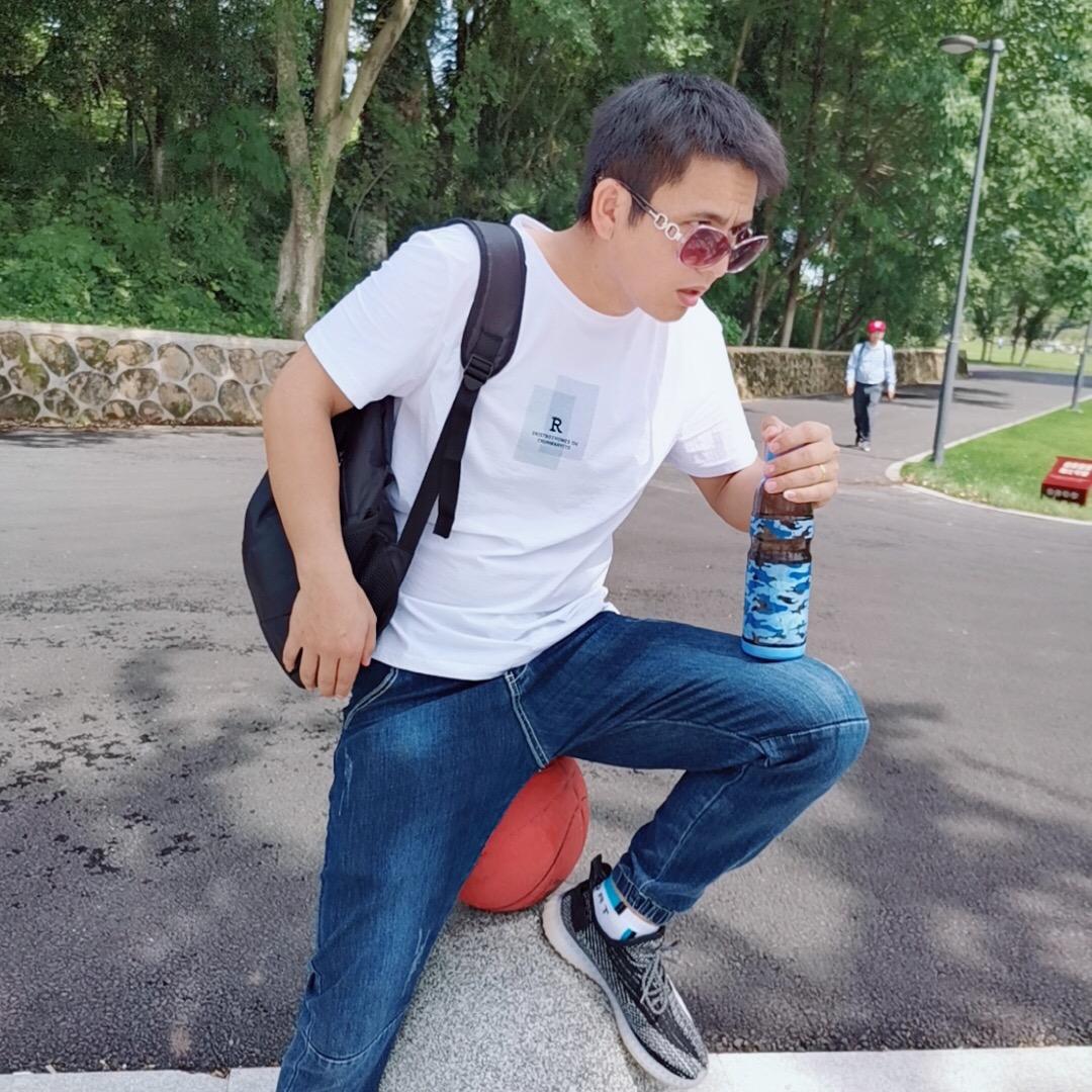年轻的老男人