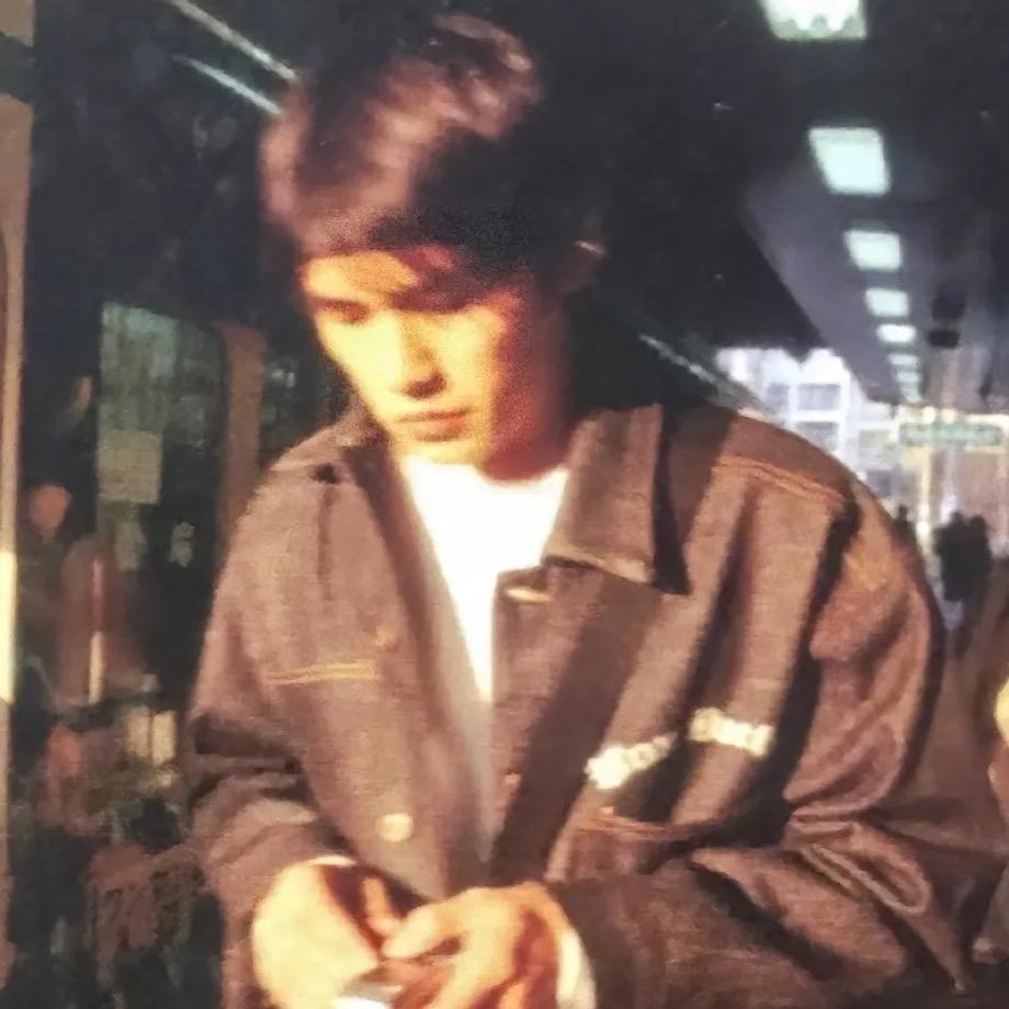 不看后视镜 ^