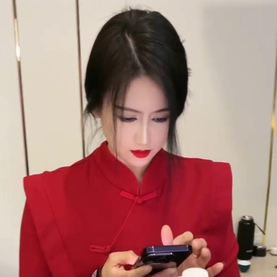 甄妮玛黛·劲