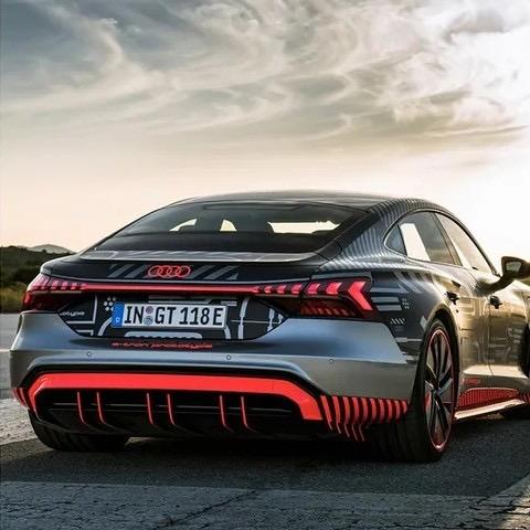 河源代步练手车基地钟少 百台二手车展场