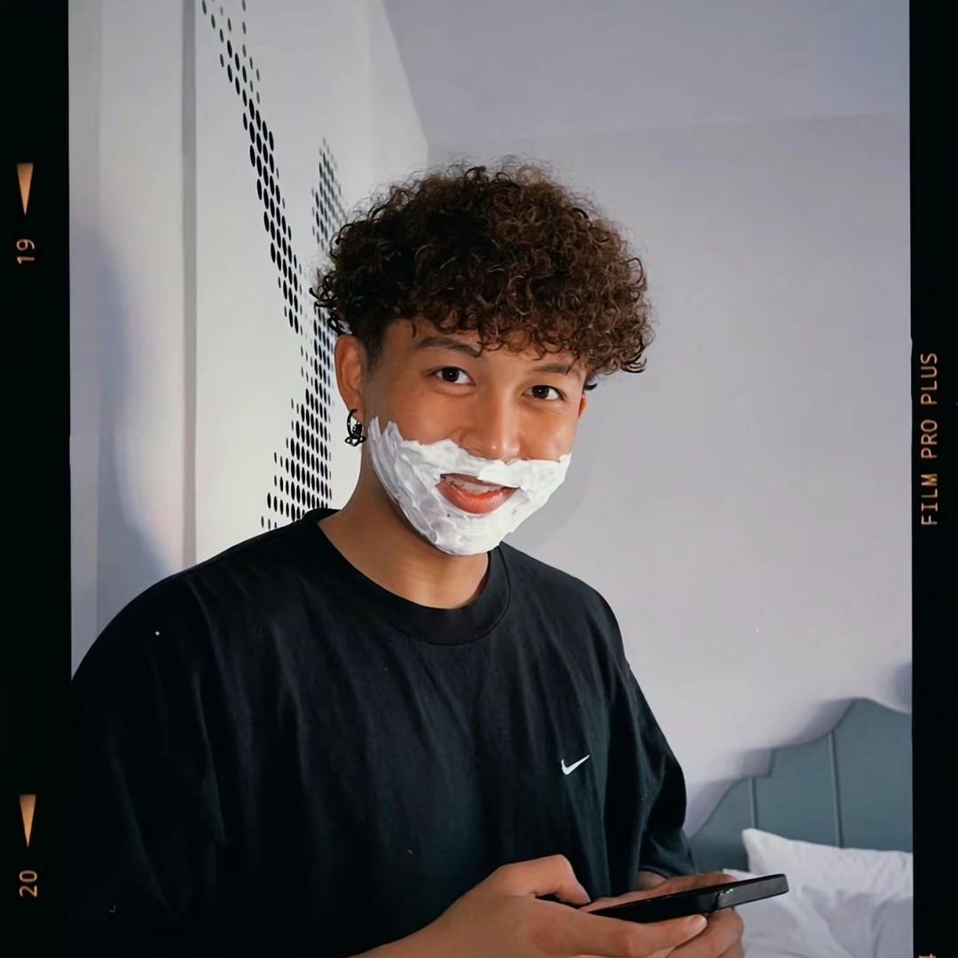 悲伤的帅气煎蛋