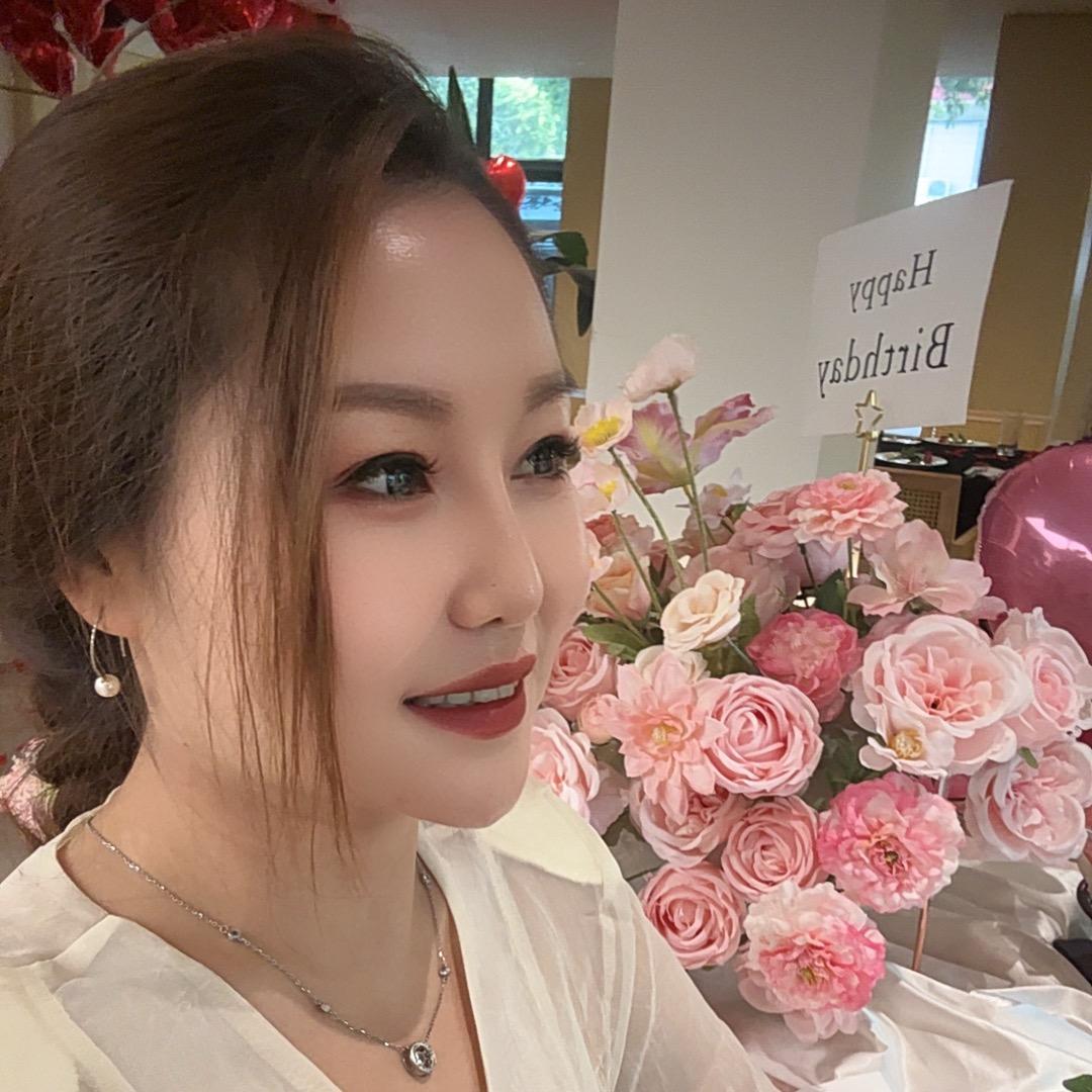 女王👸🏻陛下（王家姑娘）