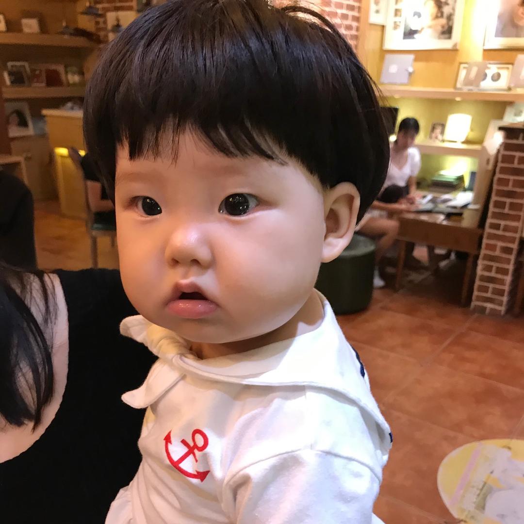 嗯