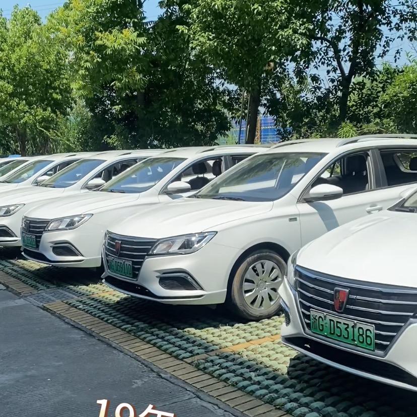 莹莹新能源汽车