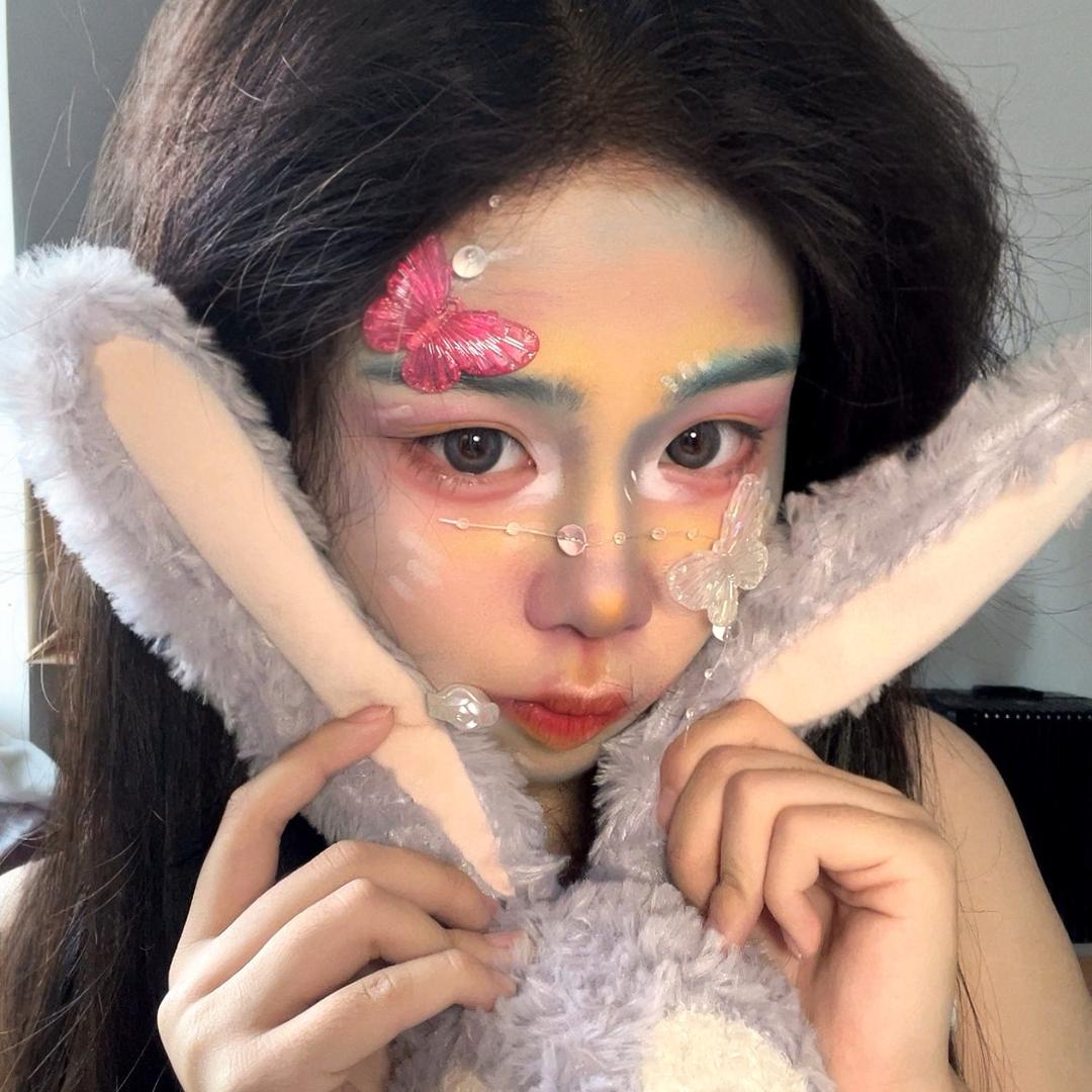 拿把雨伞装蘑菇