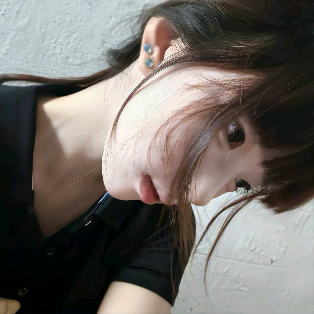 偷了霸总蕾丝内裤套头上狂奔的那个雨夜