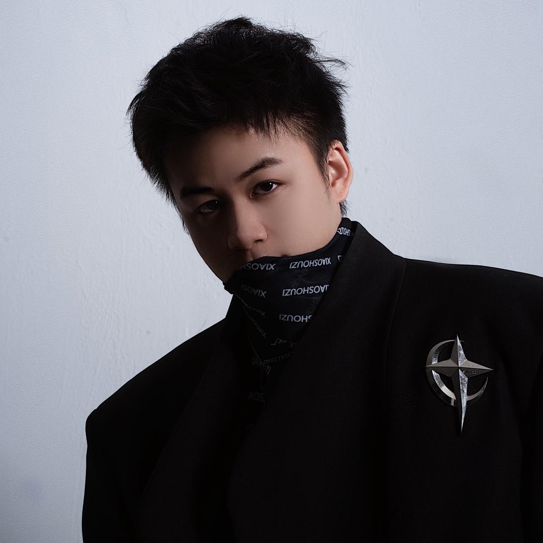 成都罗一涵 oimg