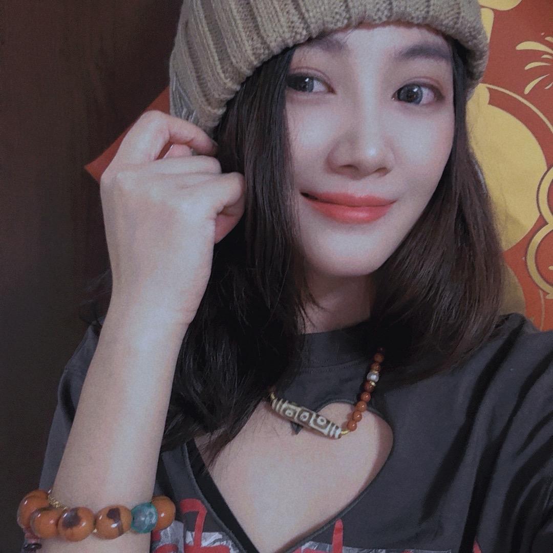 小安嬷嬷（古早文玩女孩）