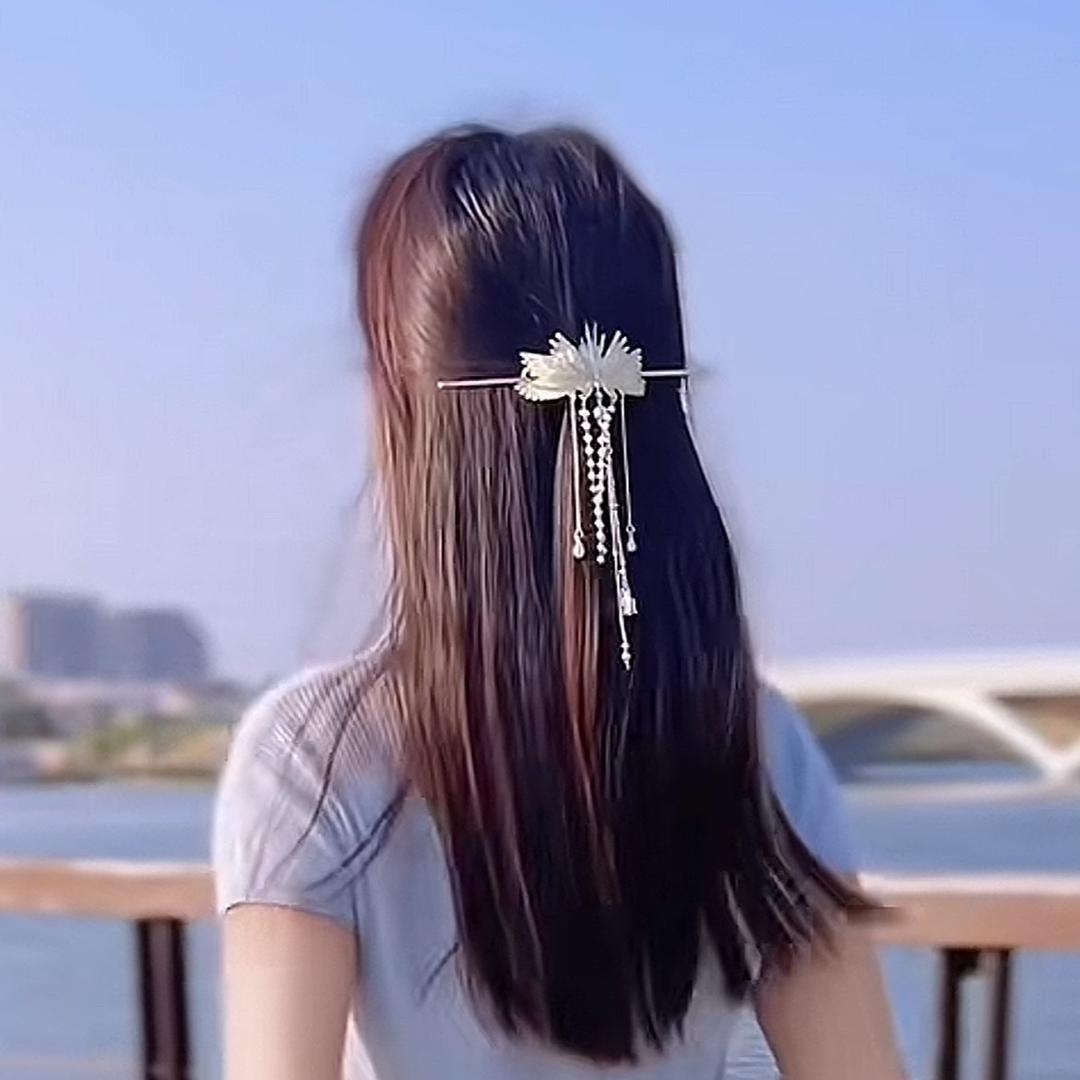 柳絮间