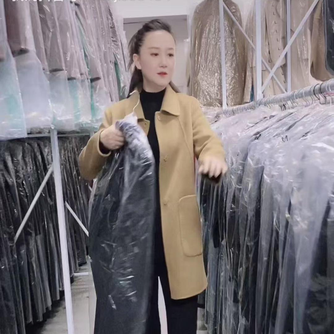 丽颜女装穿搭