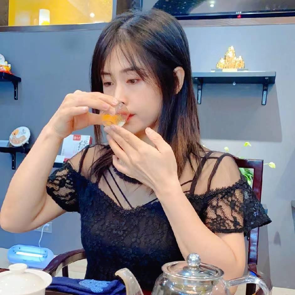 杨杨正品服饰精选