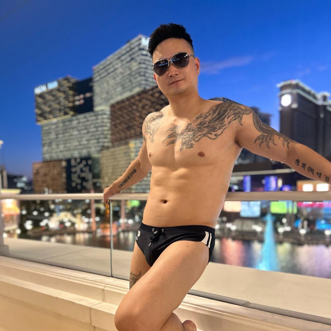 阿龍迴頭