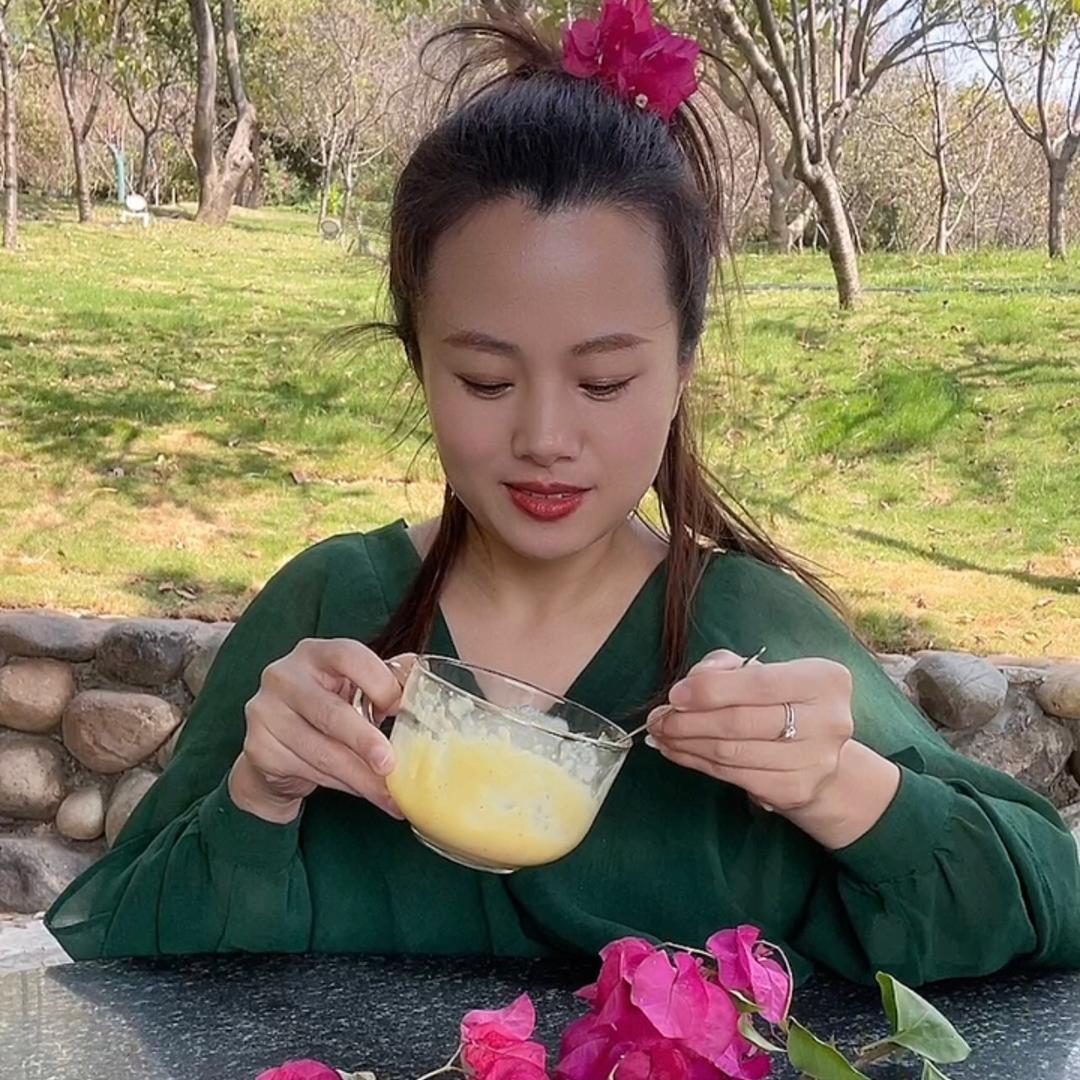 小白 很爱吃