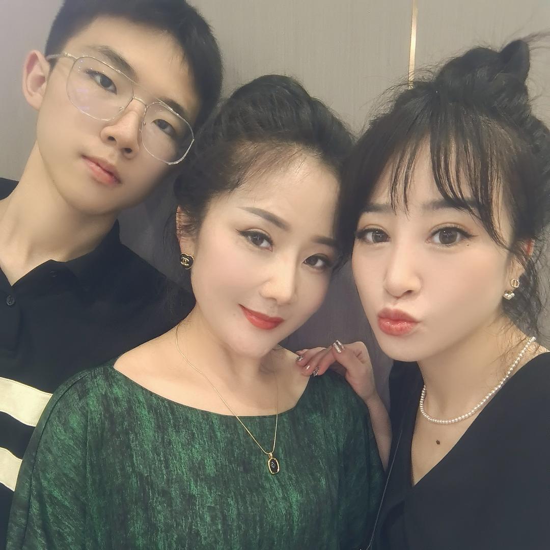 塔水女主角服装