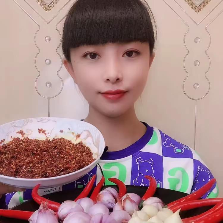 小洁爱吃辣