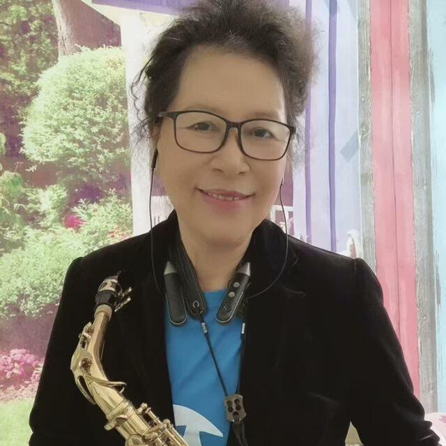 74岁大姐吹萨克斯 上午8点10分直播