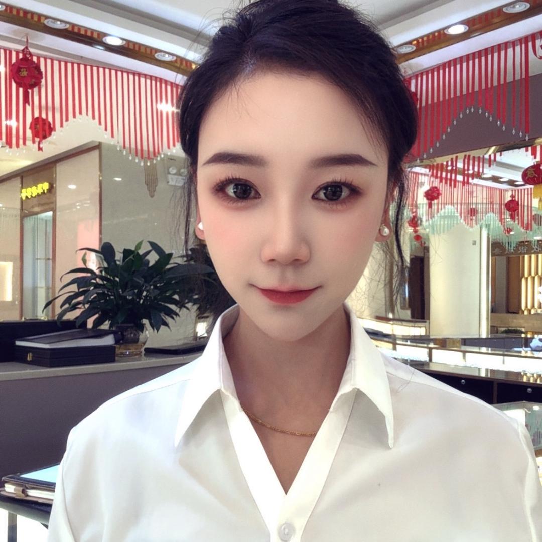 珠宝顾问央宗
