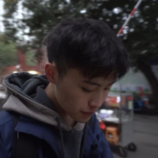 阳光下的小聪
