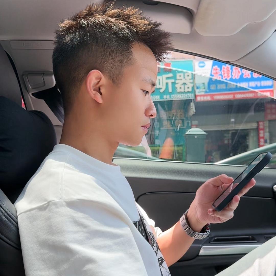 速搜汽车《大飞》