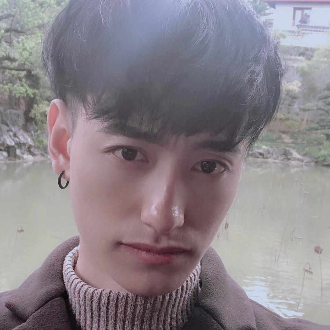 天天拍戏的小牛马