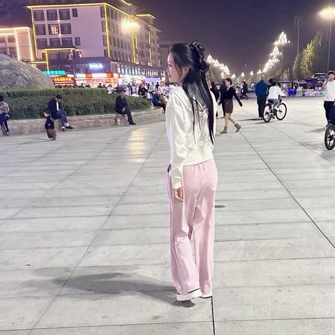 一个W