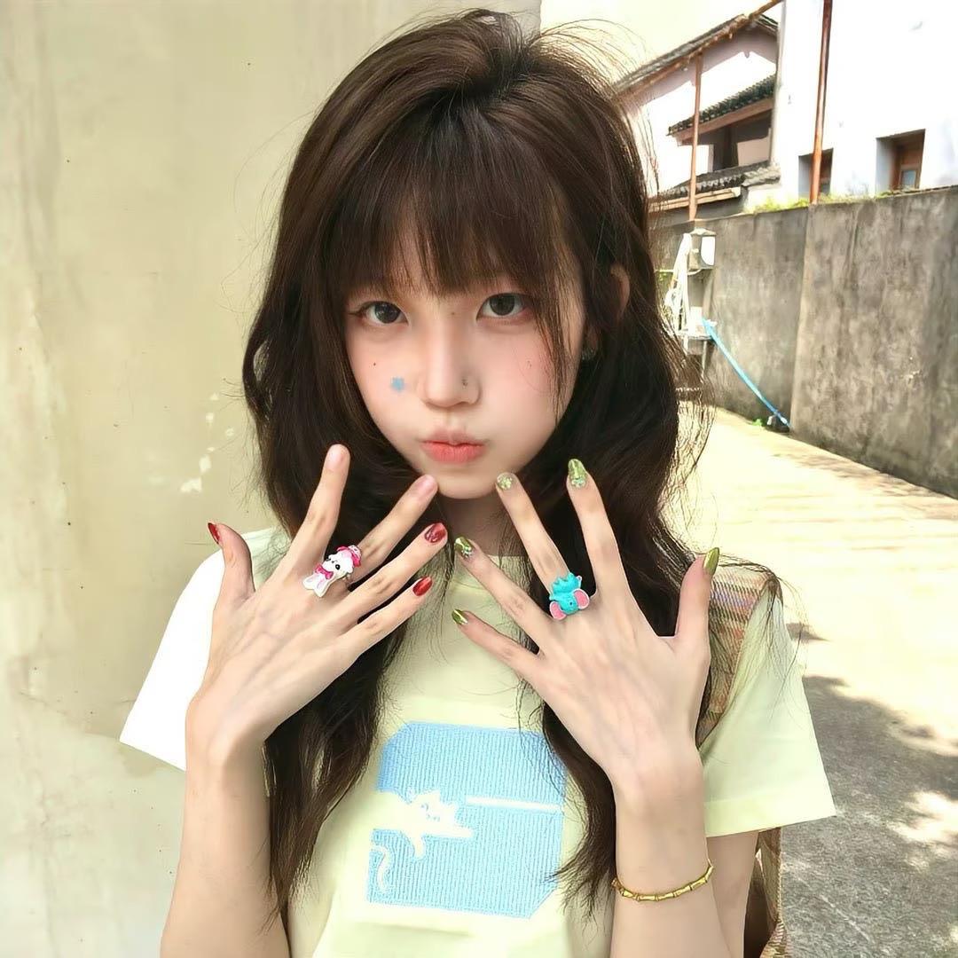 在搓麻将的草莓酱