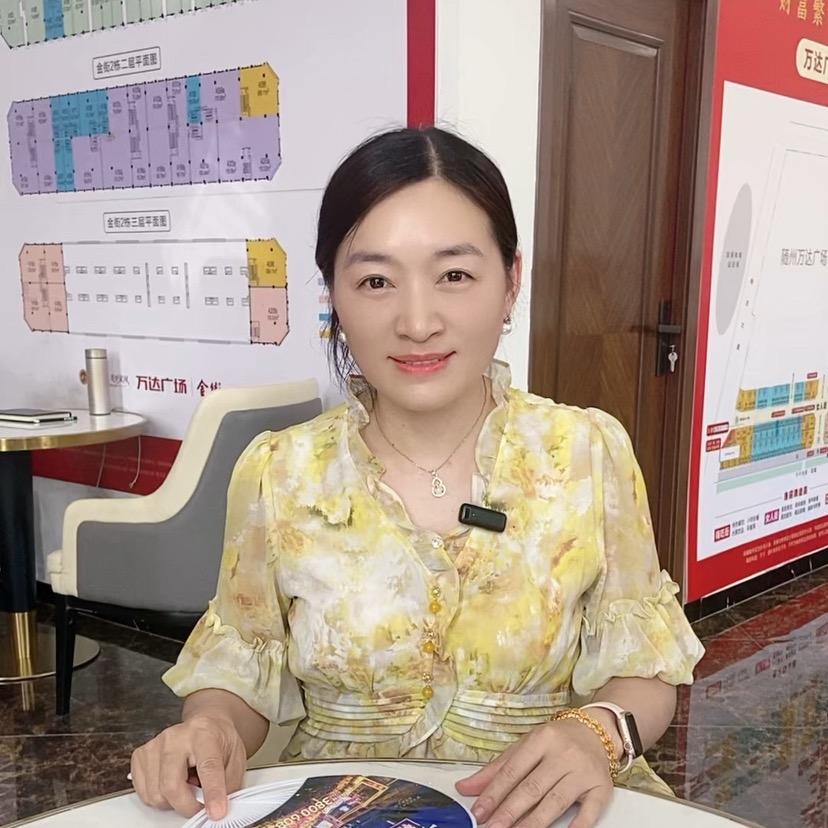 万达金街招商一何（橱窗有好物）