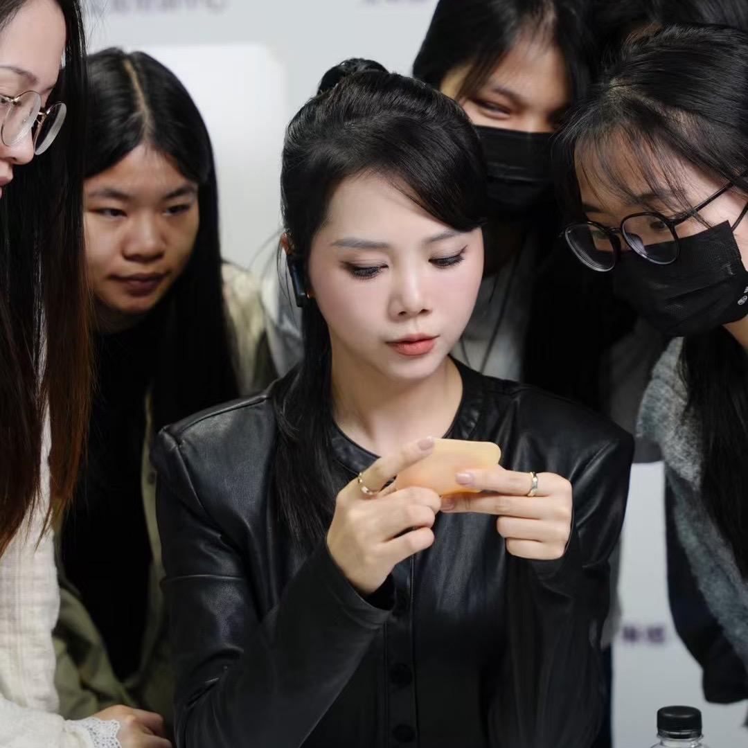 艾琳娜-里奥学院