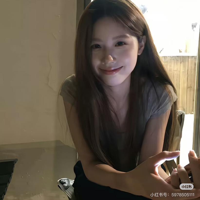 腼腆的女孩儿