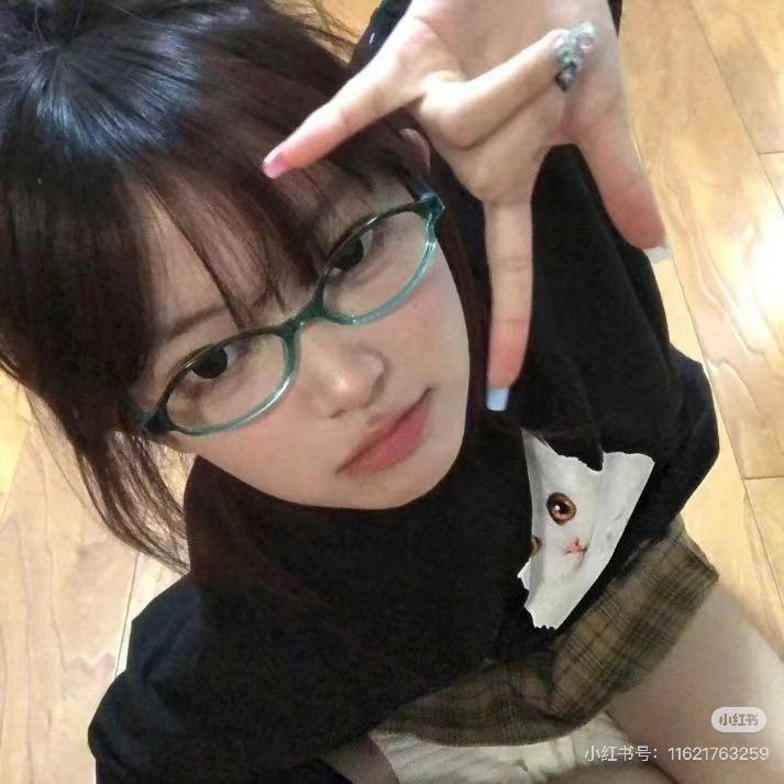 小👻