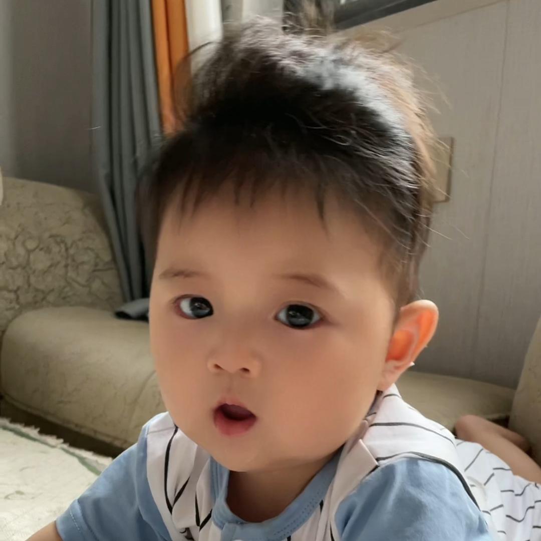 小团子.
