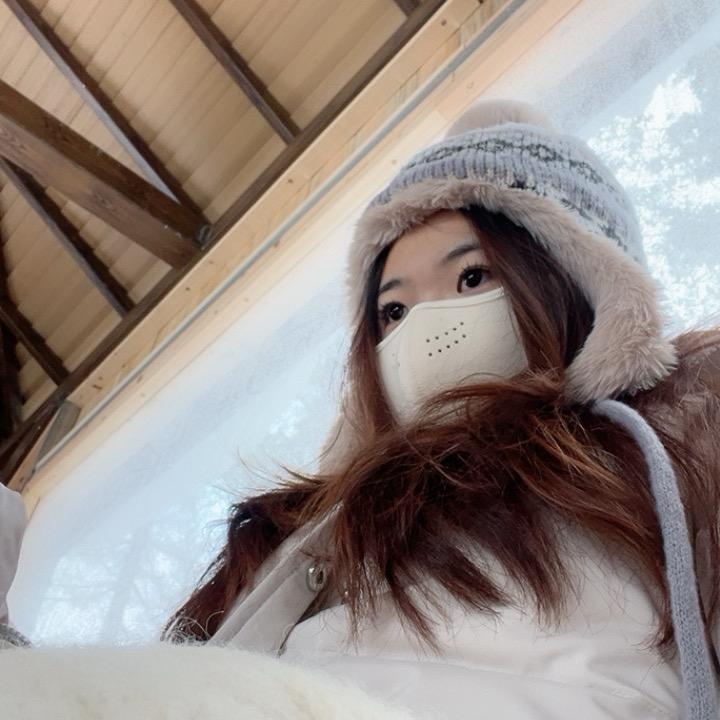 腼腆小美