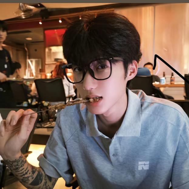 左眼有颗痣