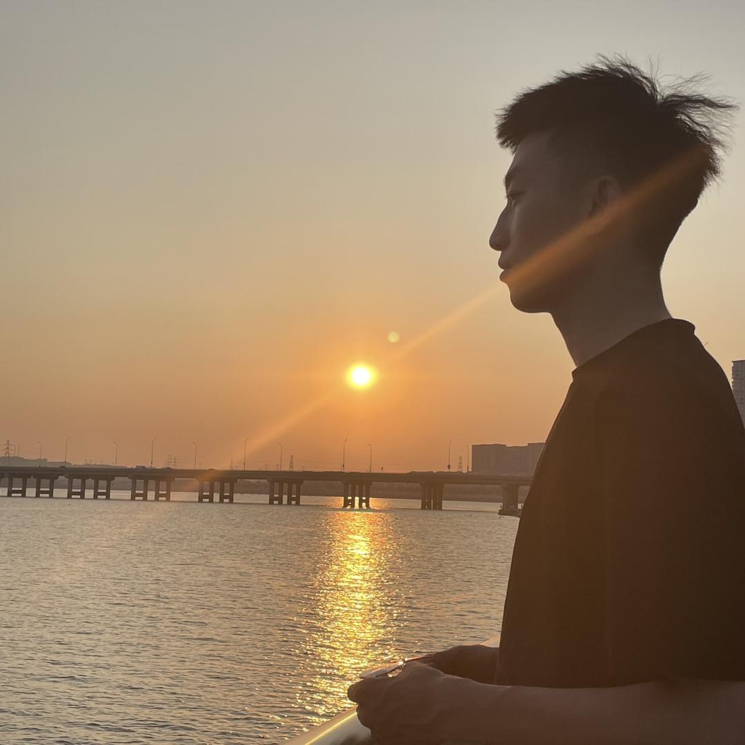 李