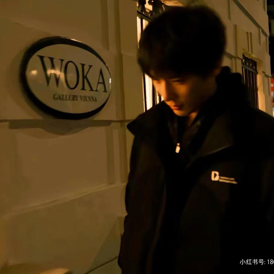 蓝桉长在洱海边