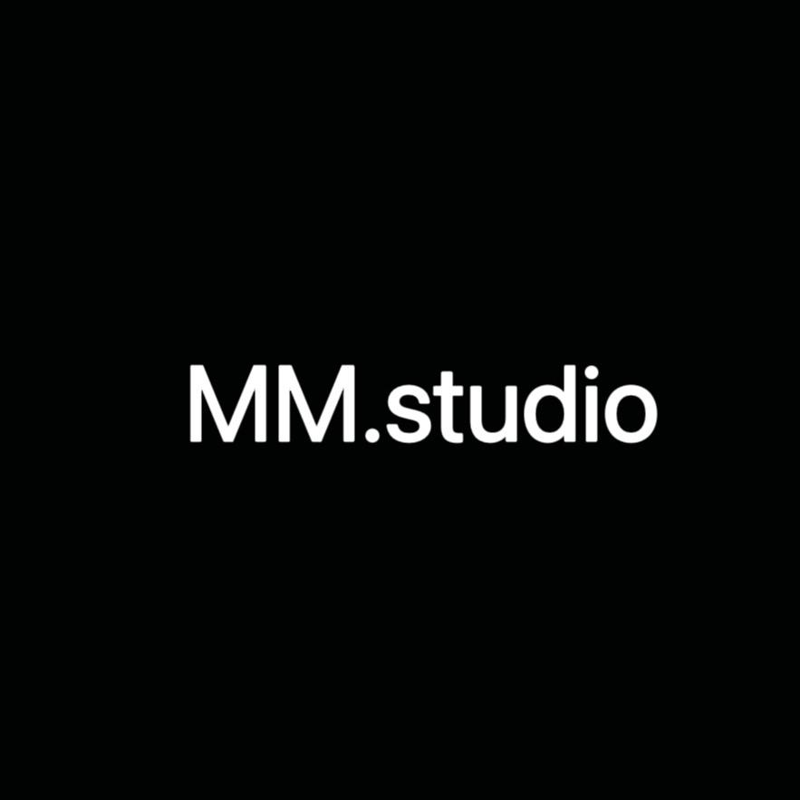 MM.