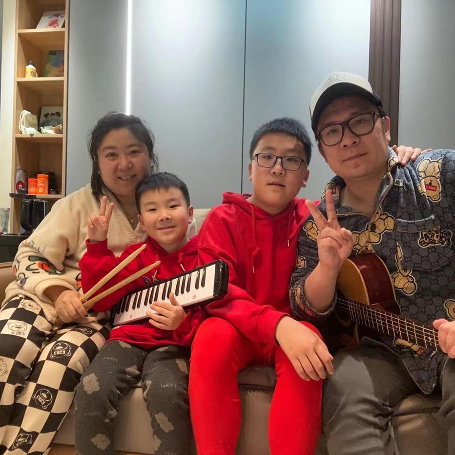 本溪家庭乐队（红秋裤乐队）