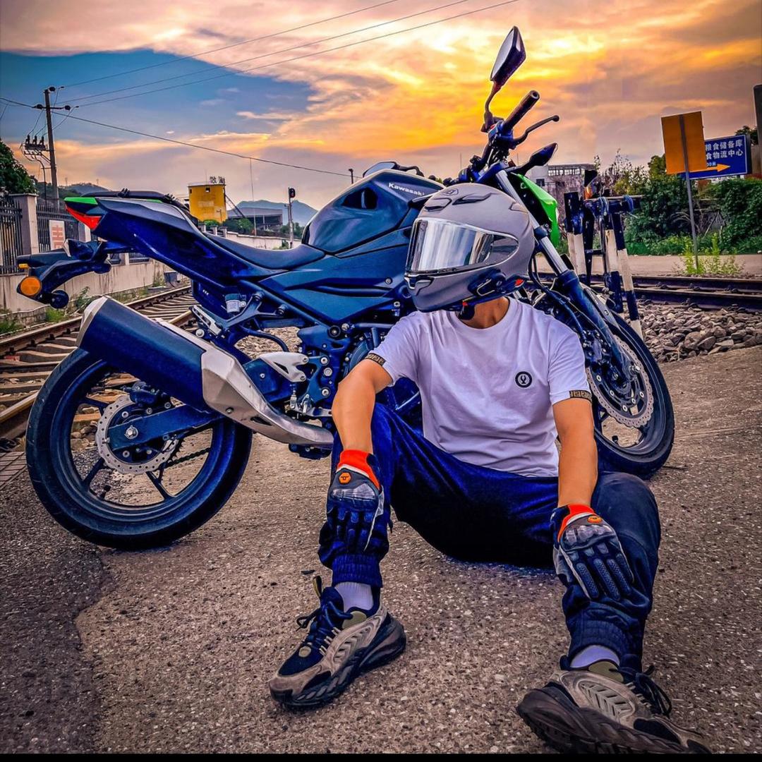 骑不快的小浩🥷