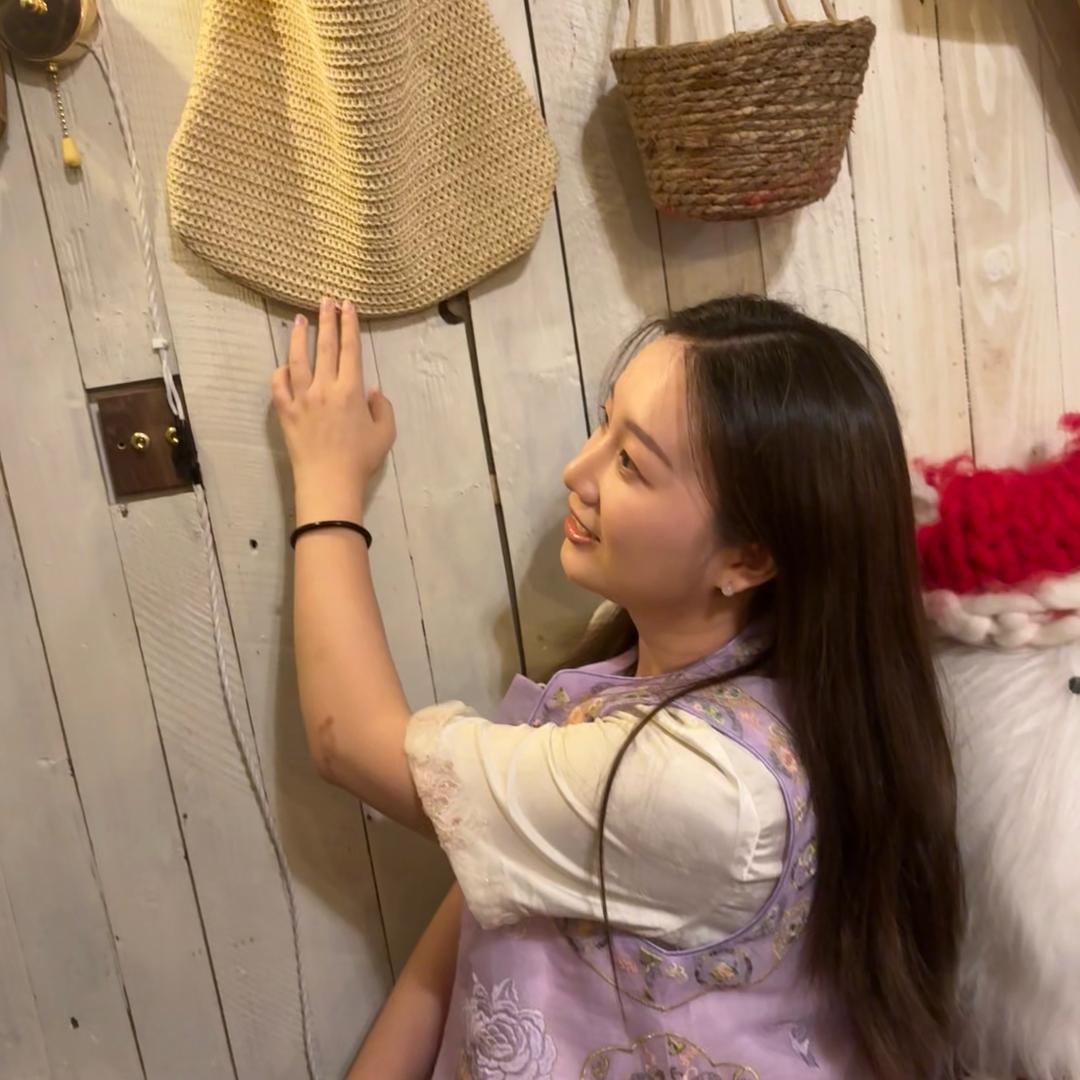 👧🏻👧🏻
